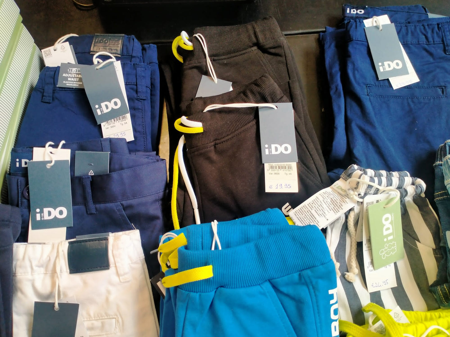 €4,00 al pezzo I DO stock abbigliamento e accessori bambini 419 pezzi - P/E - RIF. 6074AF