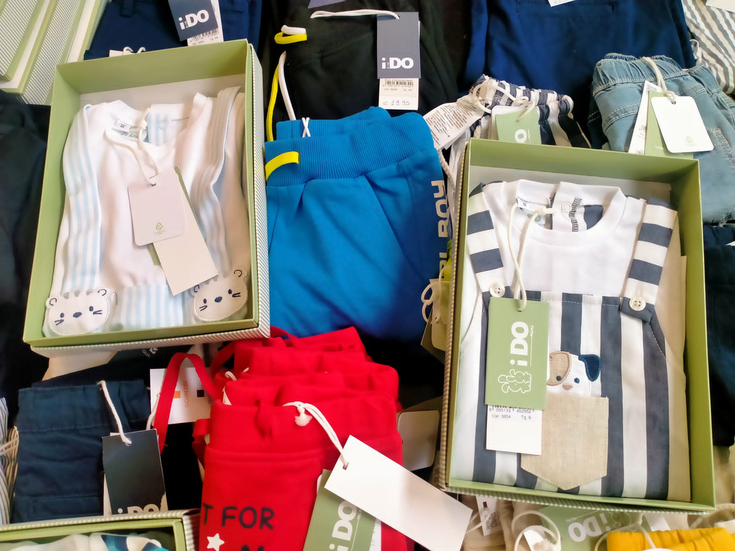 €4,00 al pezzo I DO stock abbigliamento e accessori bambini 419 pezzi - P/E - RIF. 6074AF