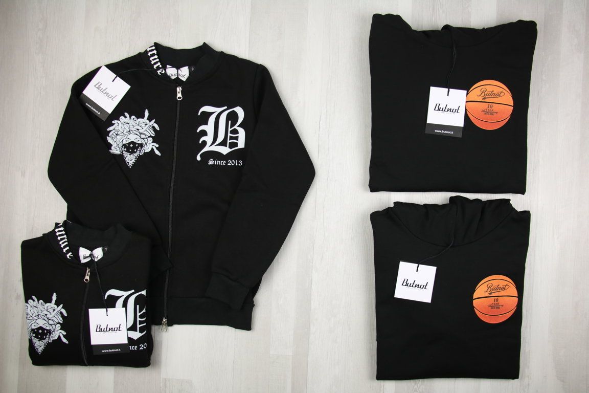 €7,00 al pezzo BUTNOT, FRED MELLO, PARENTAL ADVISORY, TOURISTE, FUNBEE, ecc. stock abbigliamento bambino 123 pezzi - P/E - A/I - RIF. 6183AF