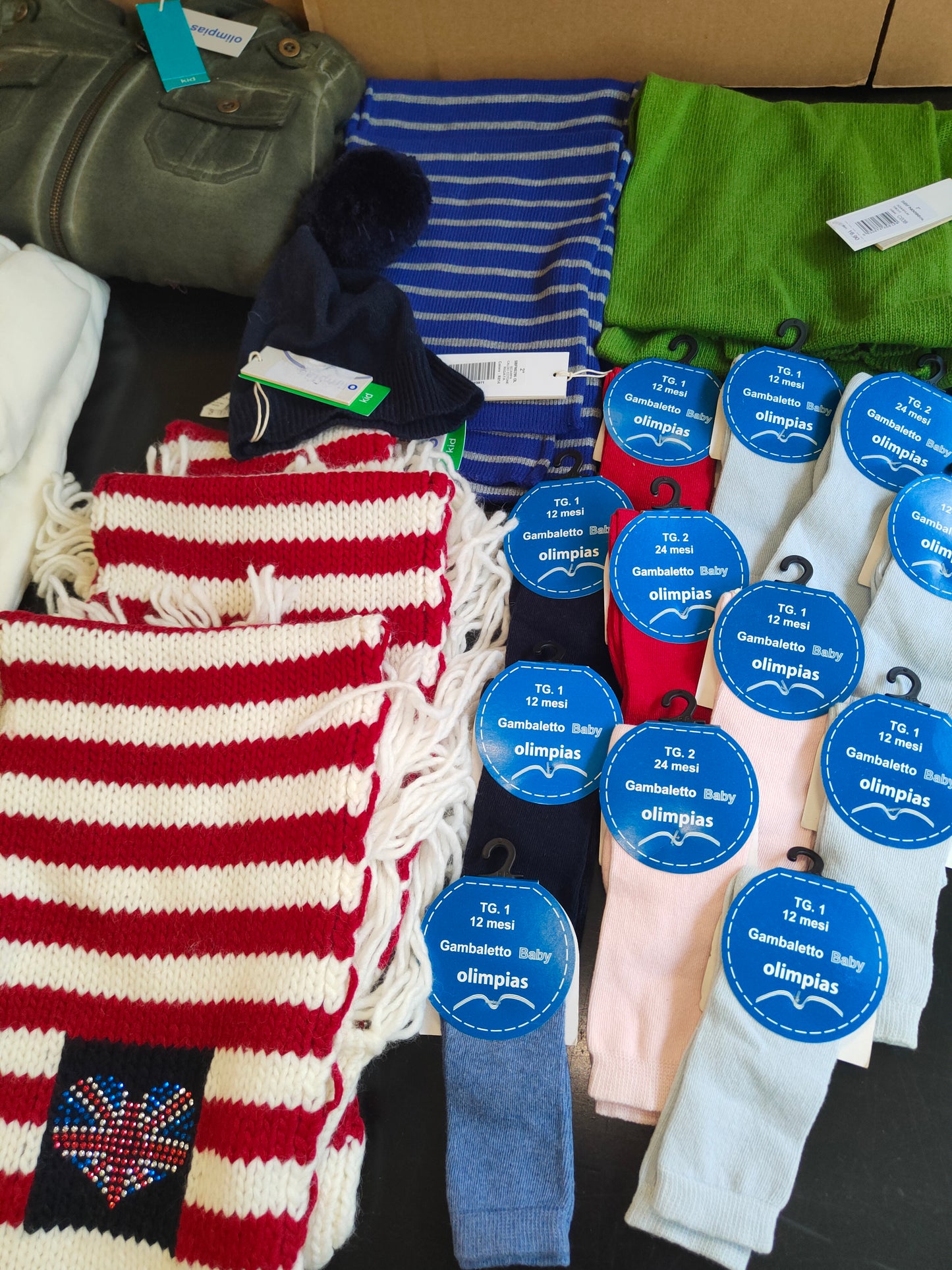 €3,80 al pezzo OLIMPIAS stock abbigliamento bambini 111 pezzi - A/I - RIF. 6103AF