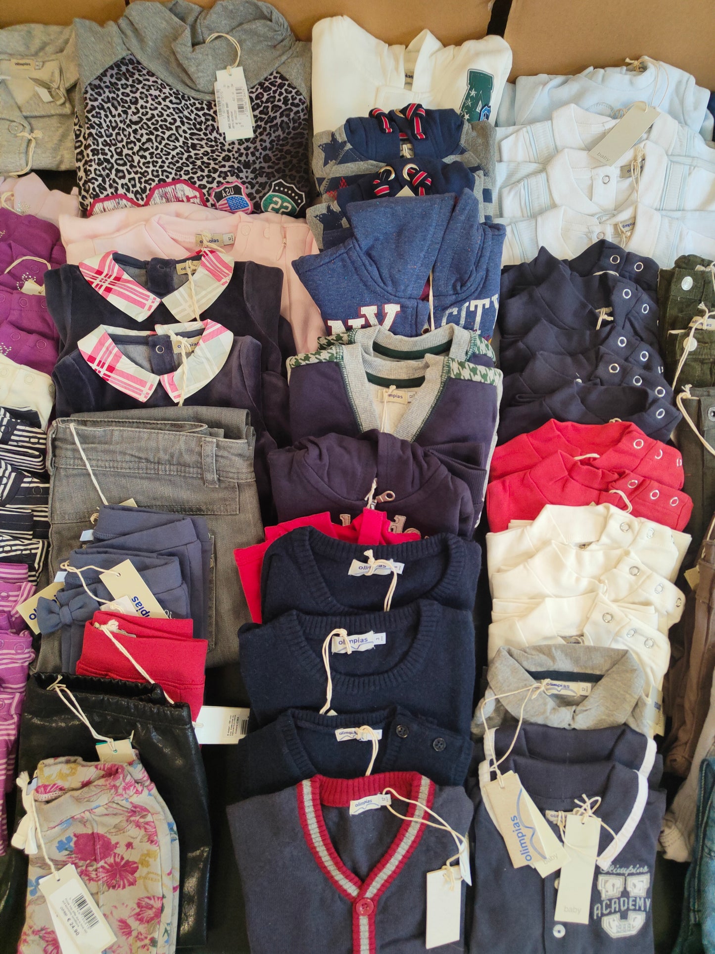 €3,80 al pezzo OLIMPIAS stock abbigliamento bambini 111 pezzi - A/I - RIF. 6103AF