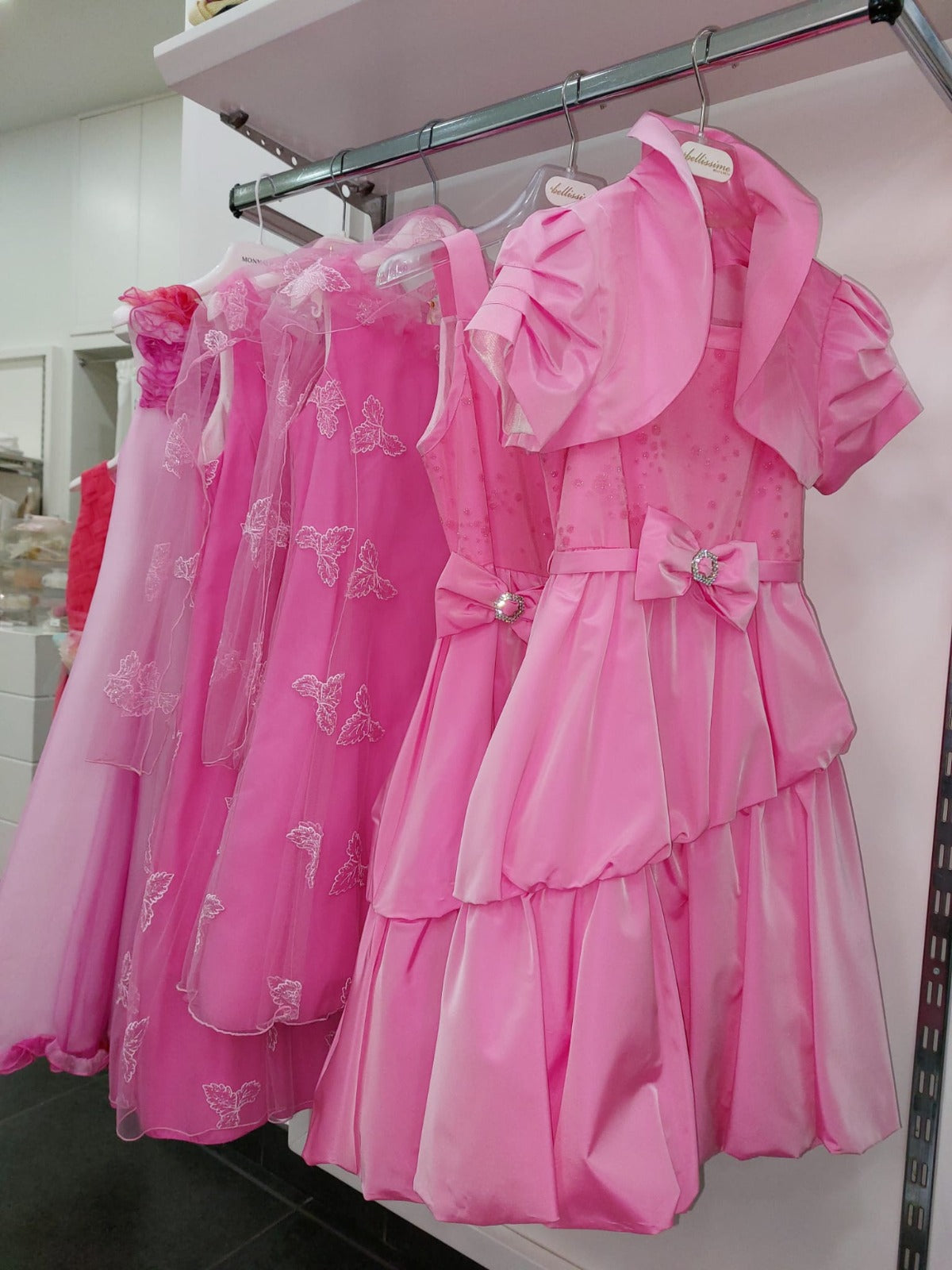 €15,00 al pezzo ALES, ALETTA, ARMANI, BABY GRAZIELLA, BIMBI BLU, ecc. stock abbigliamento bambini 2116 pezzi - P/E - RIF. TV6119