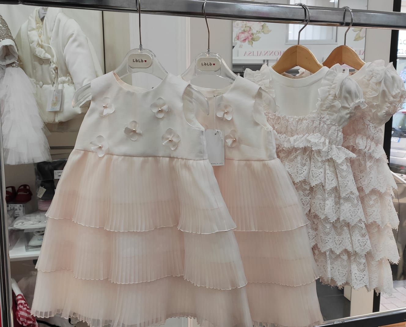 €15,00 al pezzo ALES, ALETTA, ARMANI, BABY GRAZIELLA, BIMBI BLU, ecc. stock abbigliamento bambini 2116 pezzi - P/E - RIF. TV6119