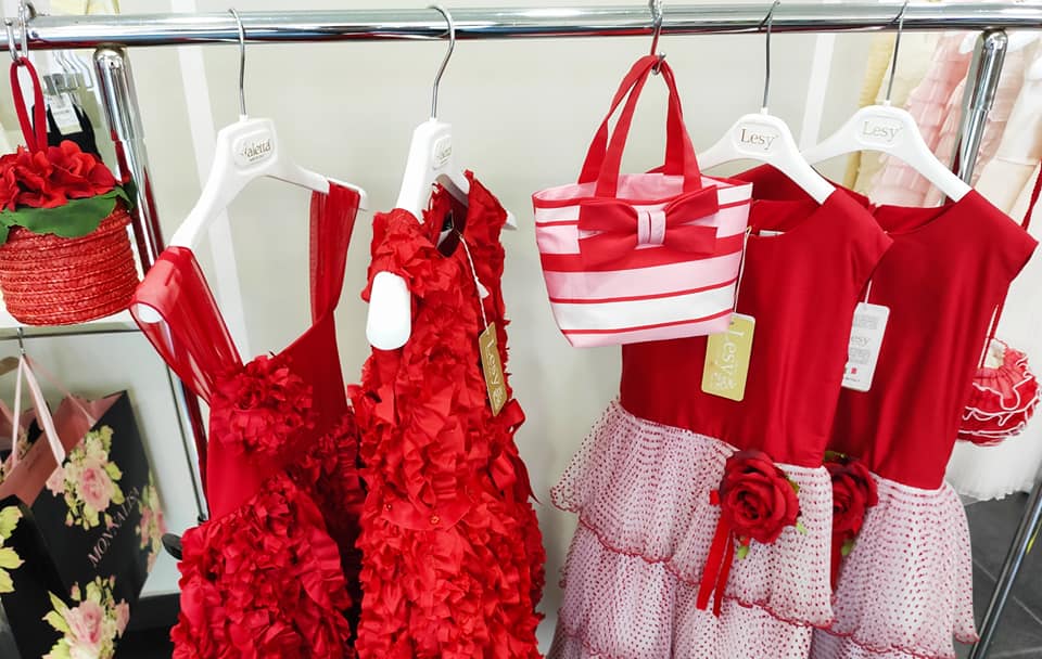 €15,00 al pezzo ALES, ALETTA, ARMANI, BABY GRAZIELLA, BIMBI BLU, ecc. stock abbigliamento bambini 2116 pezzi - P/E - RIF. TV6119