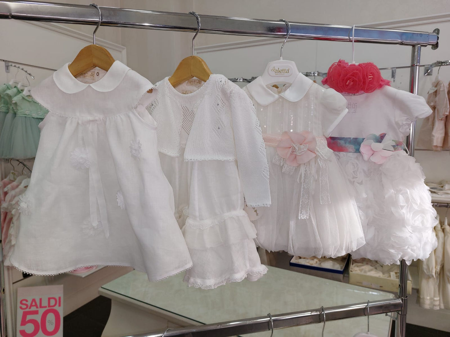 €15,00 al pezzo ALES, ALETTA, ARMANI, BABY GRAZIELLA, BIMBI BLU, ecc. stock abbigliamento bambini 2116 pezzi - P/E - RIF. TV6119