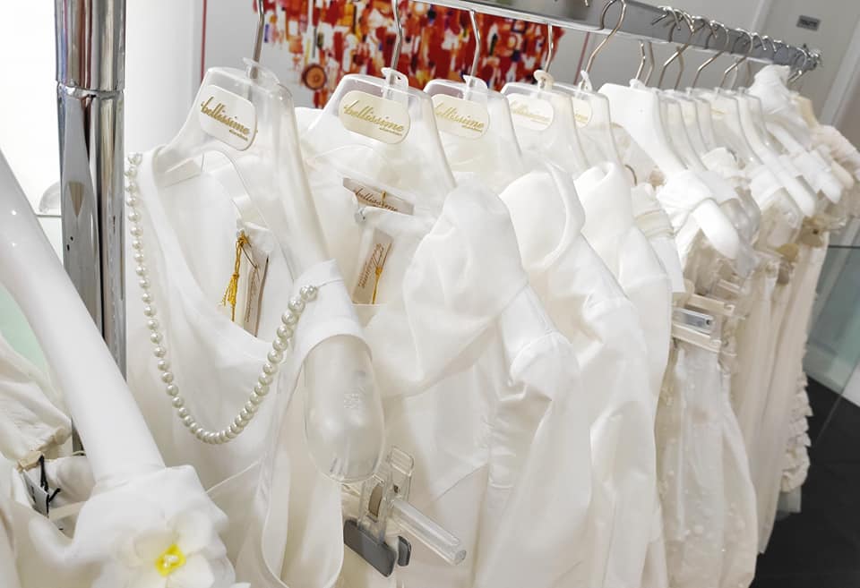 €15,00 al pezzo ALES, ALETTA, ARMANI, BABY GRAZIELLA, BIMBI BLU, ecc. stock abbigliamento bambini 2116 pezzi - P/E - RIF. TV6119