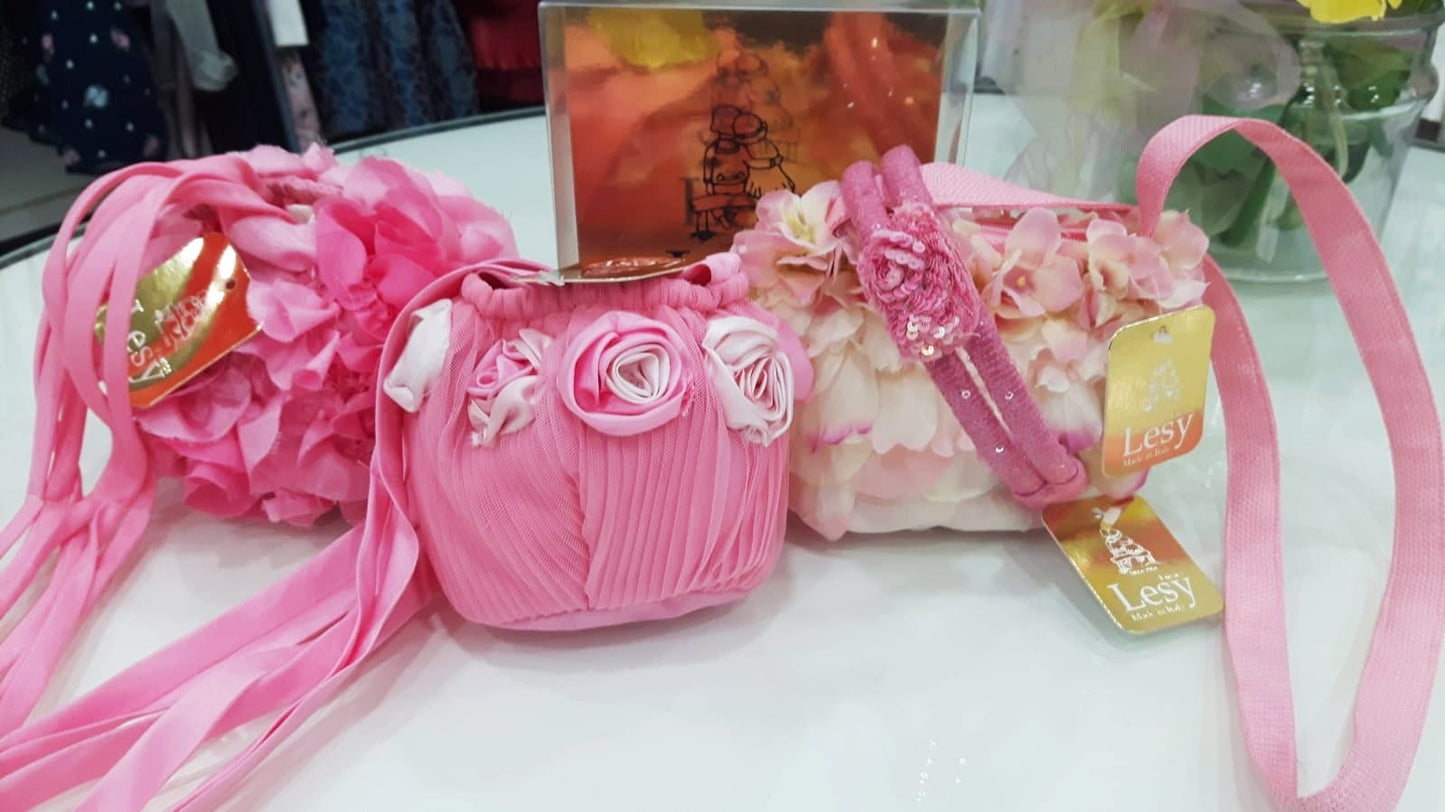 €15,00 al pezzo ALES, ALETTA, ARMANI, BABY GRAZIELLA, BIMBI BLU, ecc. stock abbigliamento bambini 2116 pezzi - P/E - RIF. TV6119