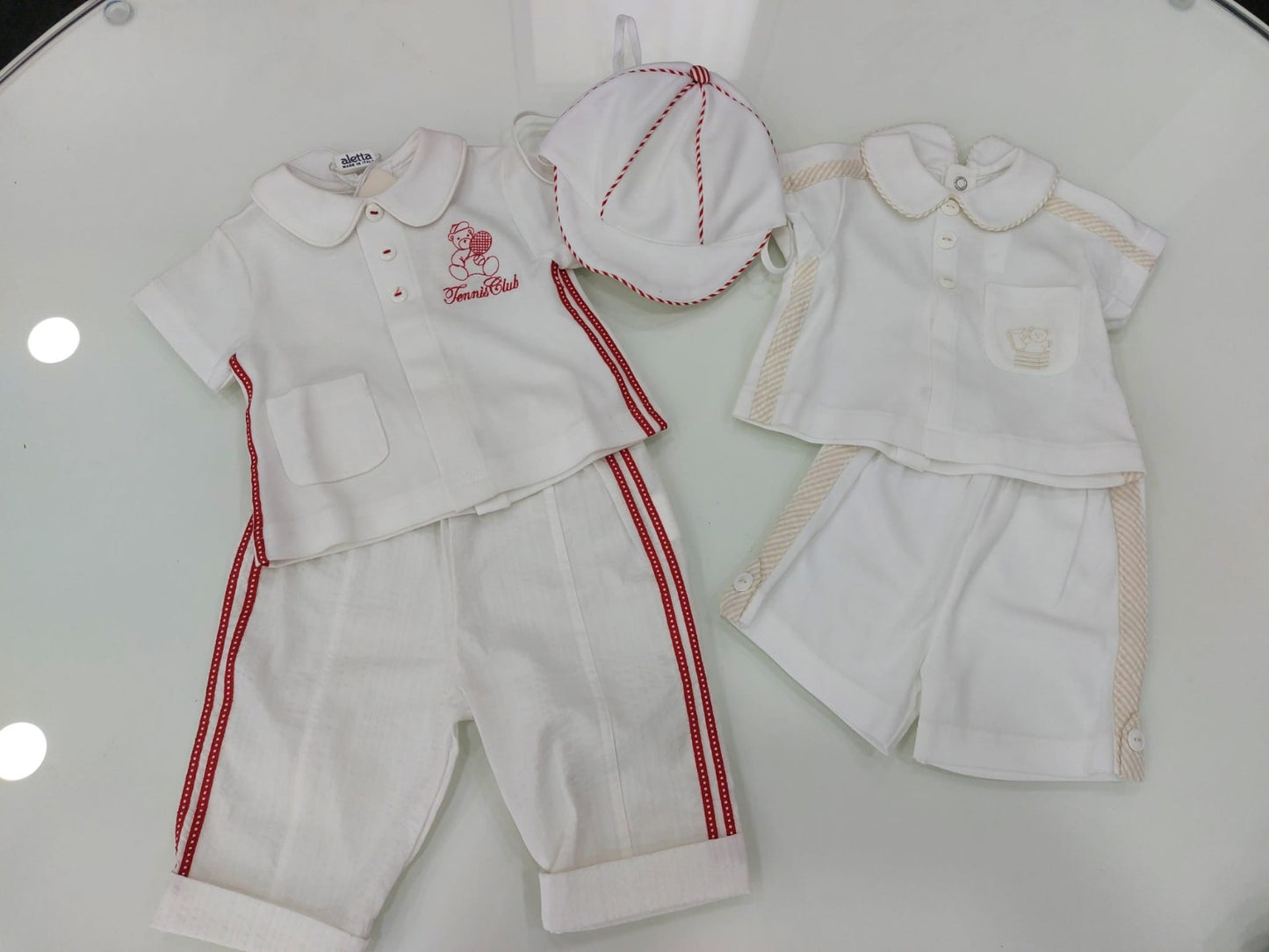 €15,00 al pezzo ALES, ALETTA, ARMANI, BABY GRAZIELLA, BIMBI BLU, ecc. stock abbigliamento bambini 2116 pezzi - P/E - RIF. TV6119