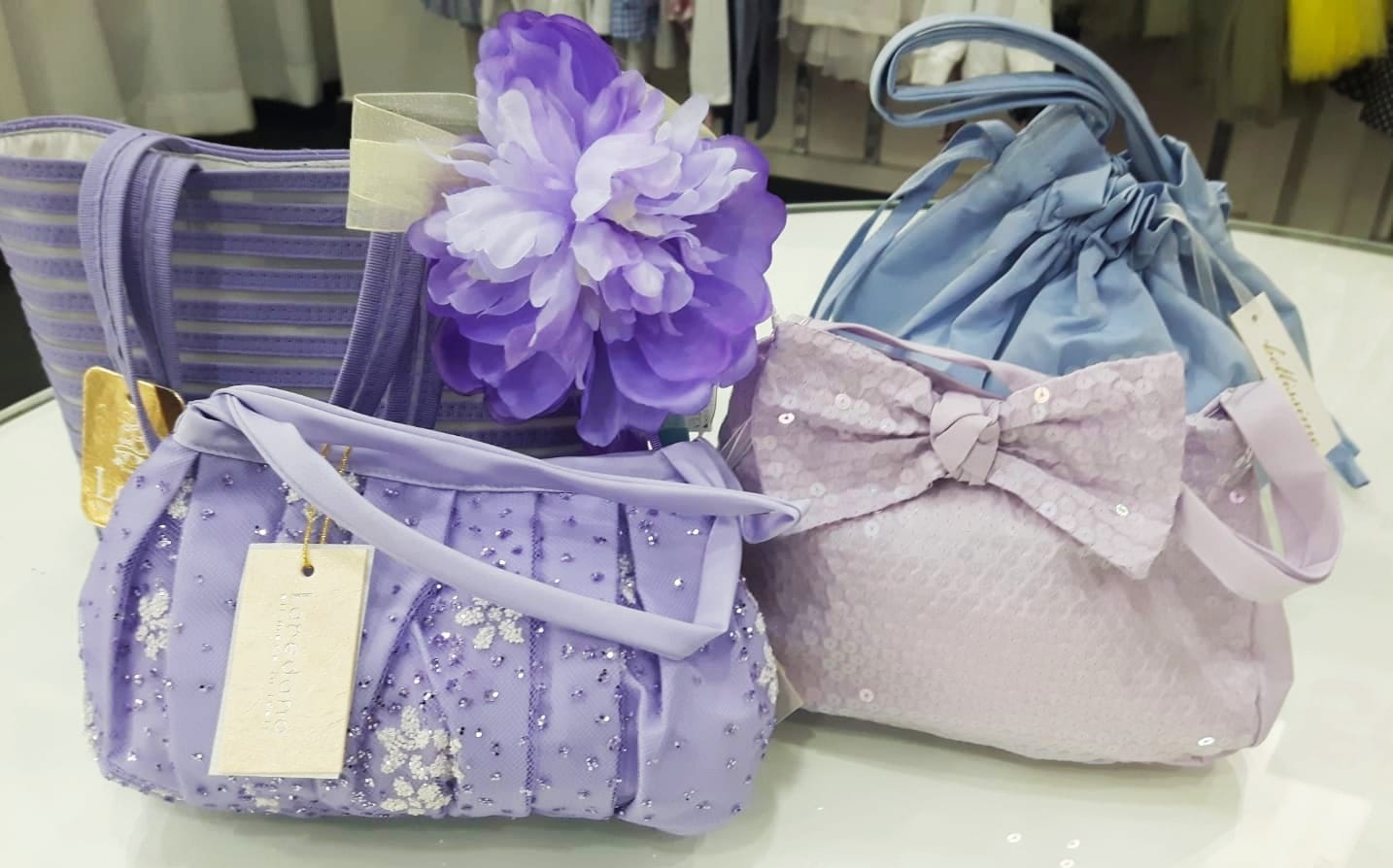 €15,00 al pezzo ALES, ALETTA, ARMANI, BABY GRAZIELLA, BIMBI BLU, ecc. stock abbigliamento bambini 2116 pezzi - P/E - RIF. TV6119
