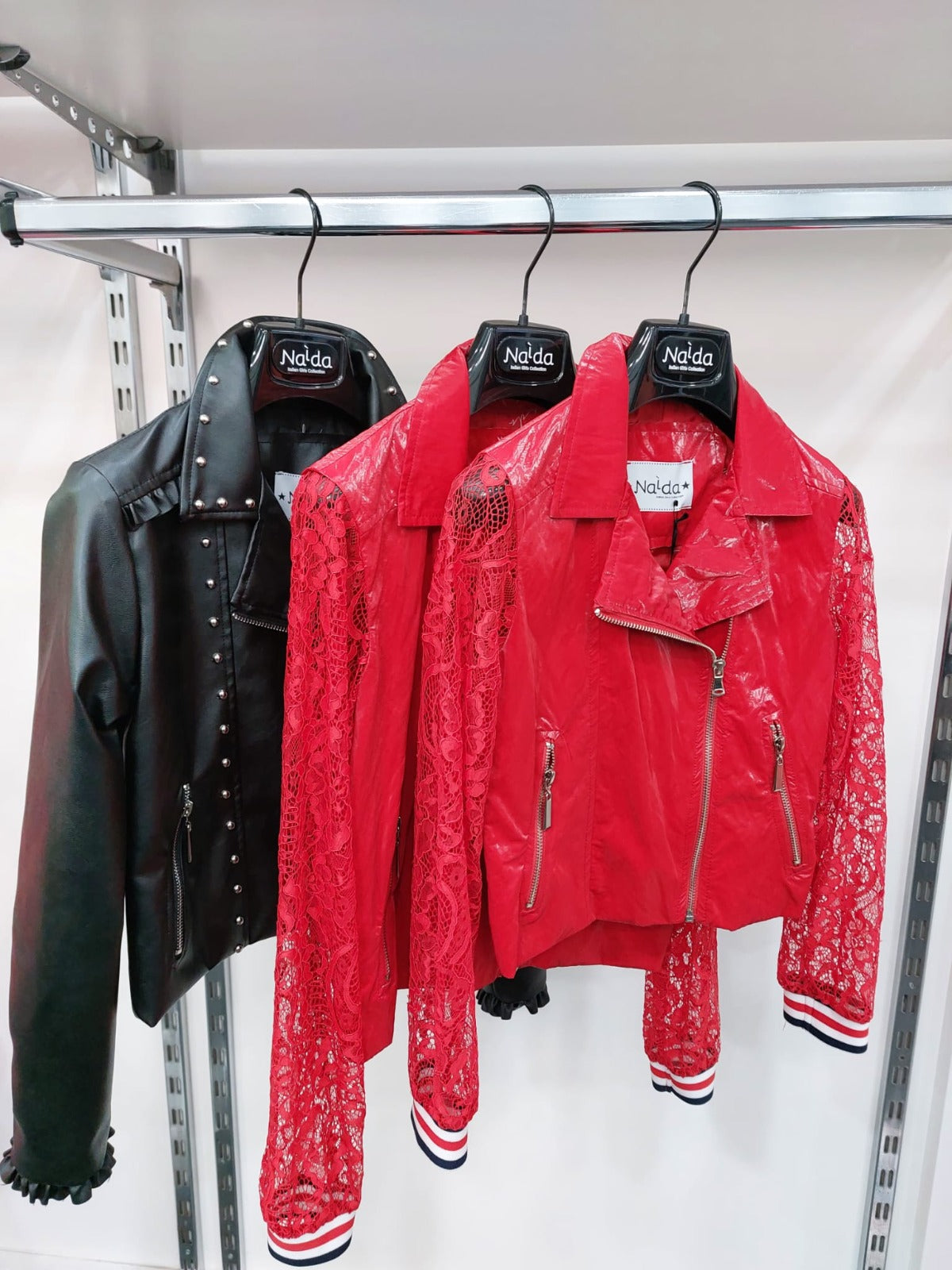 €15,00 al pezzo ALES, ALETTA, ARMANI, BABY GRAZIELLA, BIMBI BLU, ecc. stock abbigliamento bambini 2116 pezzi - P/E - RIF. TV6119