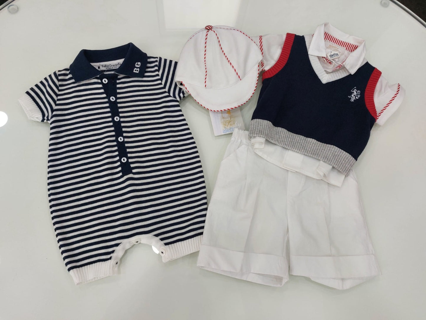 €15,00 al pezzo ALES, ALETTA, ARMANI, BABY GRAZIELLA, BIMBI BLU, ecc. stock abbigliamento bambini 2116 pezzi - P/E - RIF. TV6119