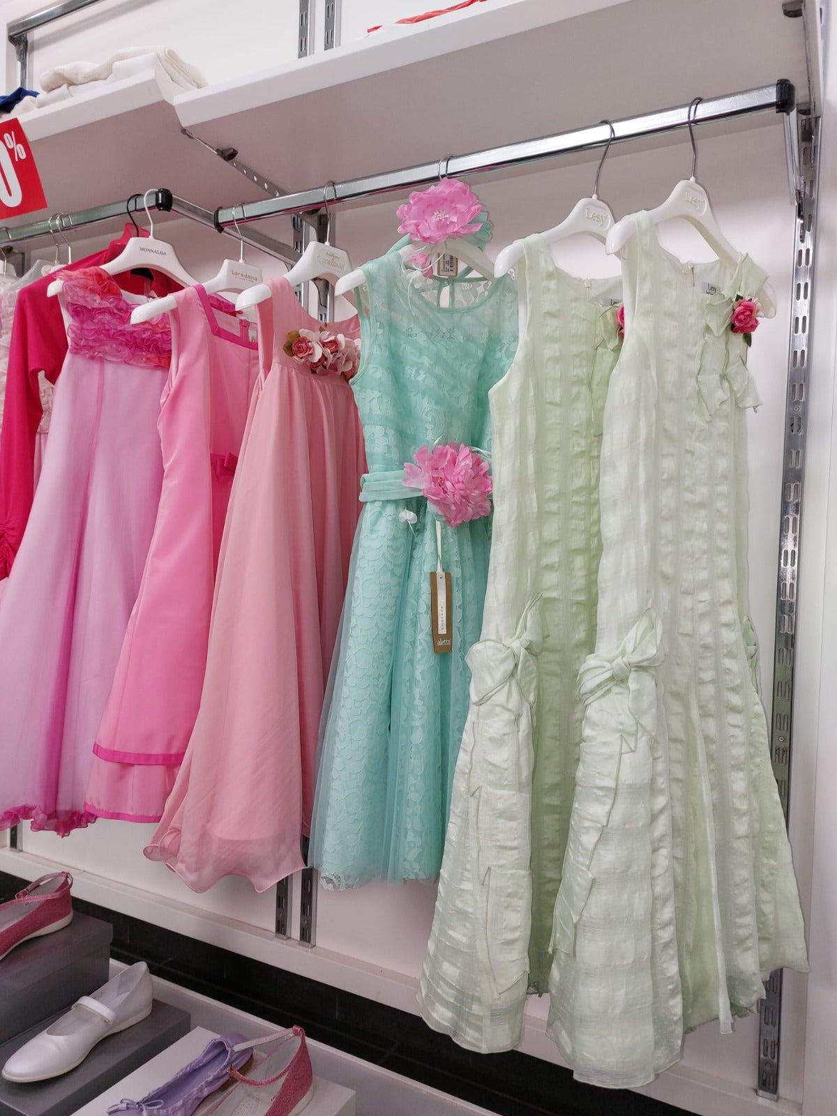 €15,00 al pezzo ALES, ALETTA, ARMANI, BABY GRAZIELLA, BIMBI BLU, ecc. stock abbigliamento bambini 2116 pezzi - P/E - RIF. TV6119