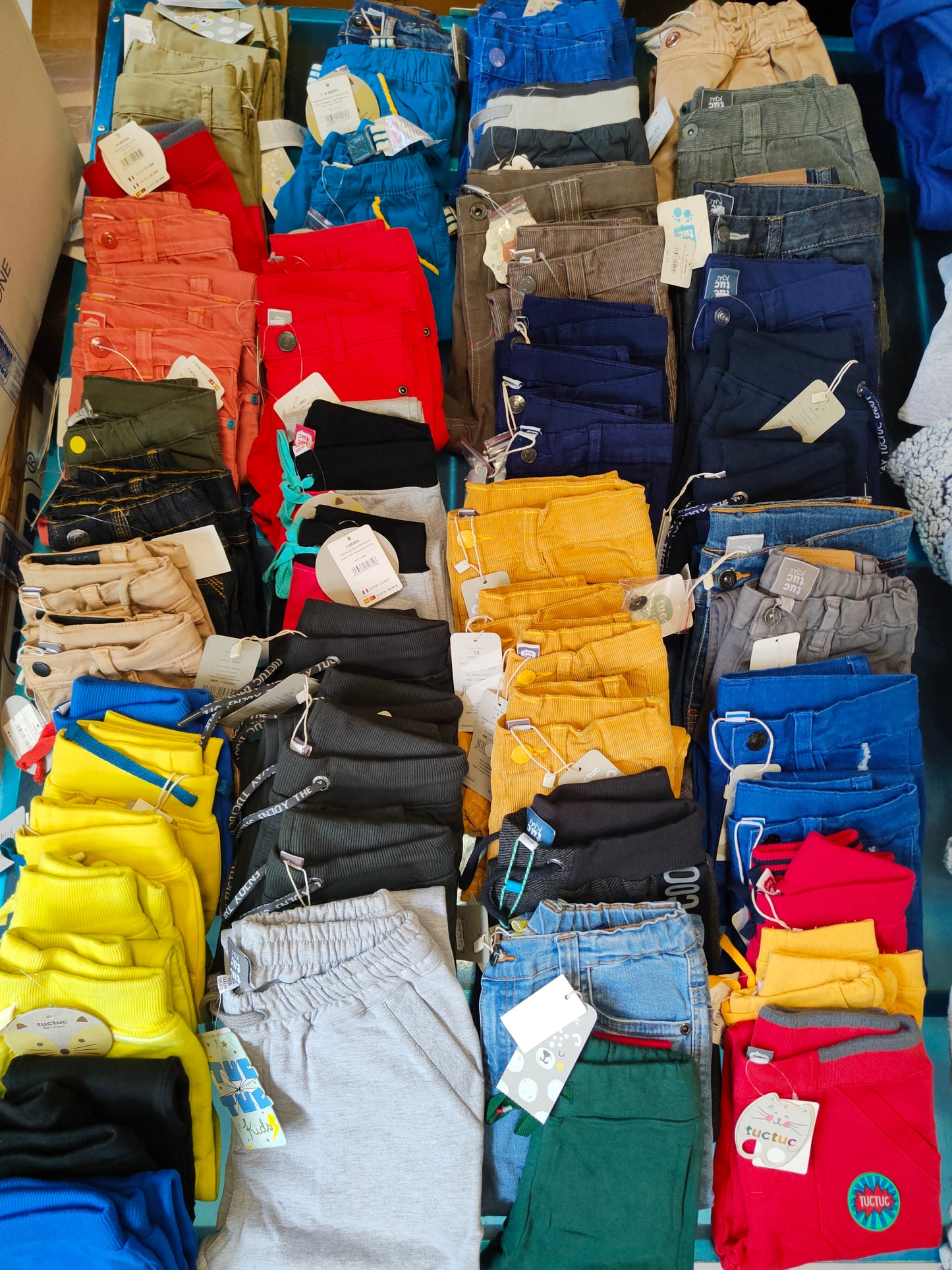 €4,94 al pezzo TUC TUC stock abbigliamento bambino 329 pezzi - A/I - RIF. 6096AF