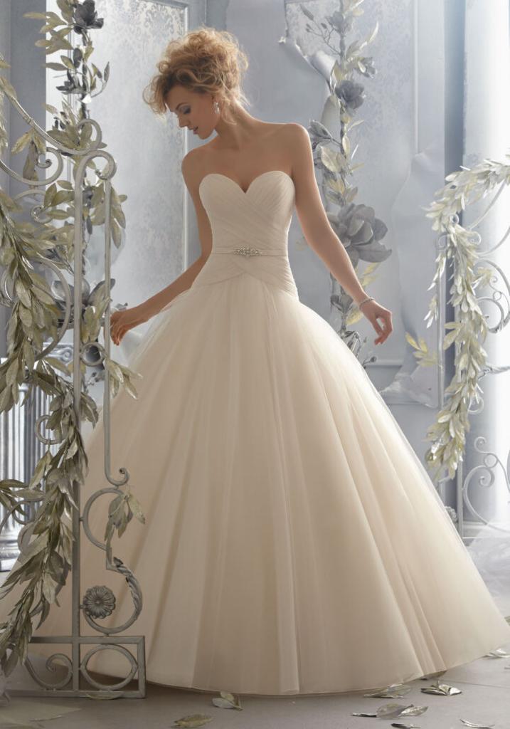 PROMO -25% 60,00 € la pièce NICOLE, PIGNATELLI, MORILEE, DELSA, BELLANTUONO, PRONOVIAS, JILLIAN stock robes de mariée 70 pièces - REF. TV5996
