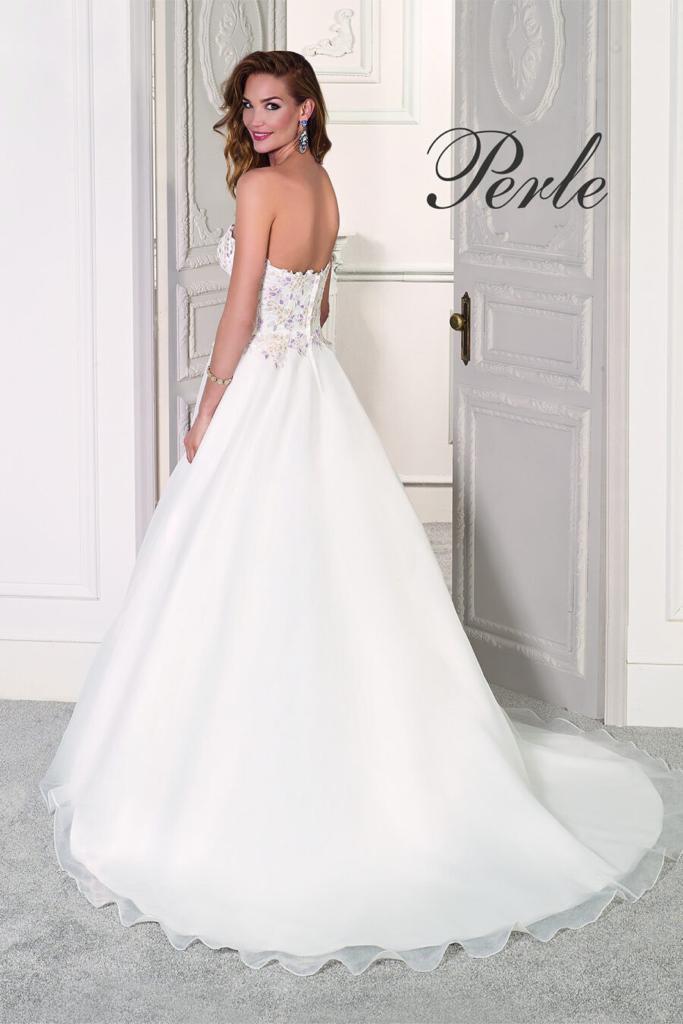 PROMO -25% 60,00 € la pièce NICOLE, PIGNATELLI, MORILEE, DELSA, BELLANTUONO, PRONOVIAS, JILLIAN stock robes de mariée 70 pièces - REF. TV5996