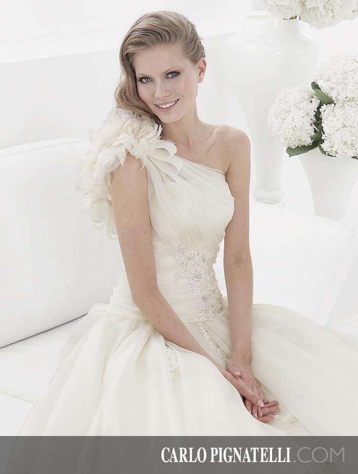 PROMO -25% 60,00 € la pièce NICOLE, PIGNATELLI, MORILEE, DELSA, BELLANTUONO, PRONOVIAS, JILLIAN stock robes de mariée 70 pièces - REF. TV5996