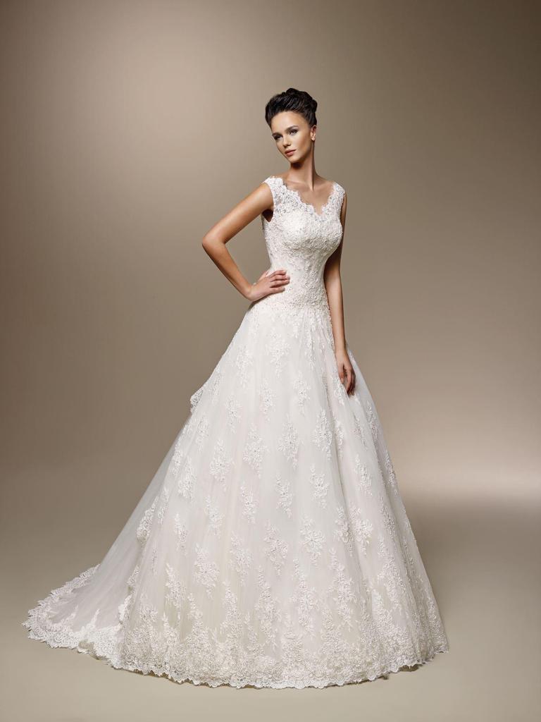 PROMO -25% 60,00 € la pièce NICOLE, PIGNATELLI, MORILEE, DELSA, BELLANTUONO, PRONOVIAS, JILLIAN stock robes de mariée 70 pièces - REF. TV5996