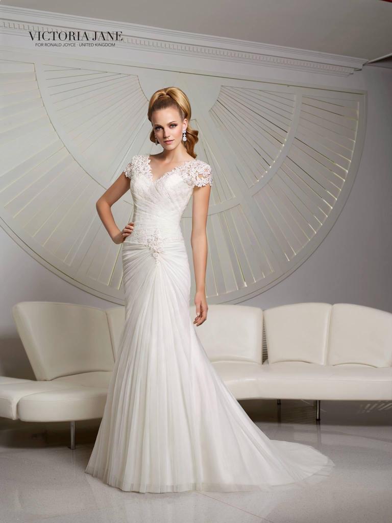 PROMO -25% 60,00 € la pièce NICOLE, PIGNATELLI, MORILEE, DELSA, BELLANTUONO, PRONOVIAS, JILLIAN stock robes de mariée 70 pièces - REF. TV5996