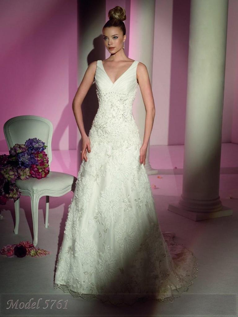 PROMO -25% 60,00 € la pièce NICOLE, PIGNATELLI, MORILEE, DELSA, BELLANTUONO, PRONOVIAS, JILLIAN stock robes de mariée 70 pièces - REF. TV5996
