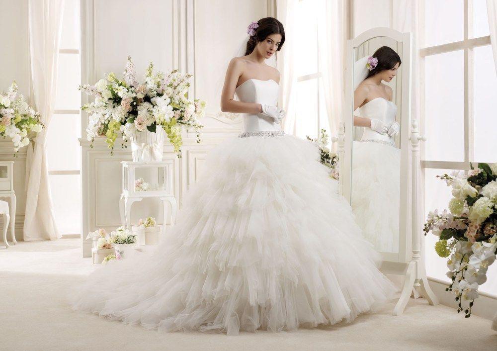 PROMO -25% 60,00 € la pièce NICOLE, PIGNATELLI, MORILEE, DELSA, BELLANTUONO, PRONOVIAS, JILLIAN stock robes de mariée 70 pièces - REF. TV5996