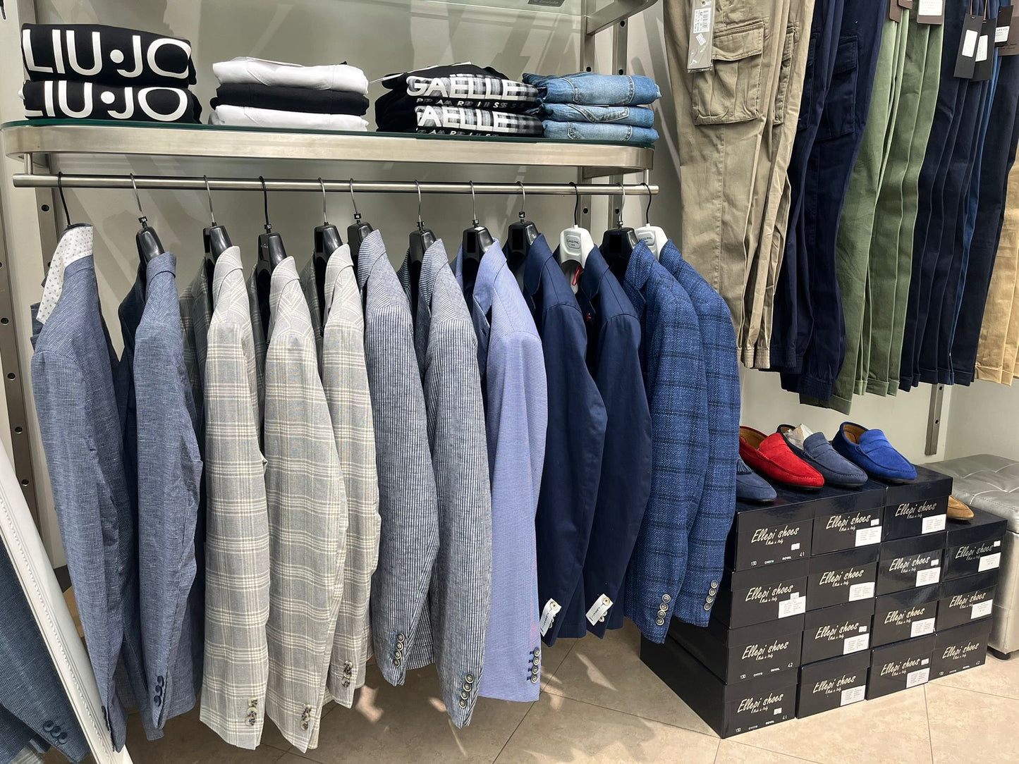 €16,42 al pezzo COLMAR, LIU-JO, ICON, ecc. stock abbigliamento e calzature uomo/donna 894 pezzi - P/E - RIF. TV6115