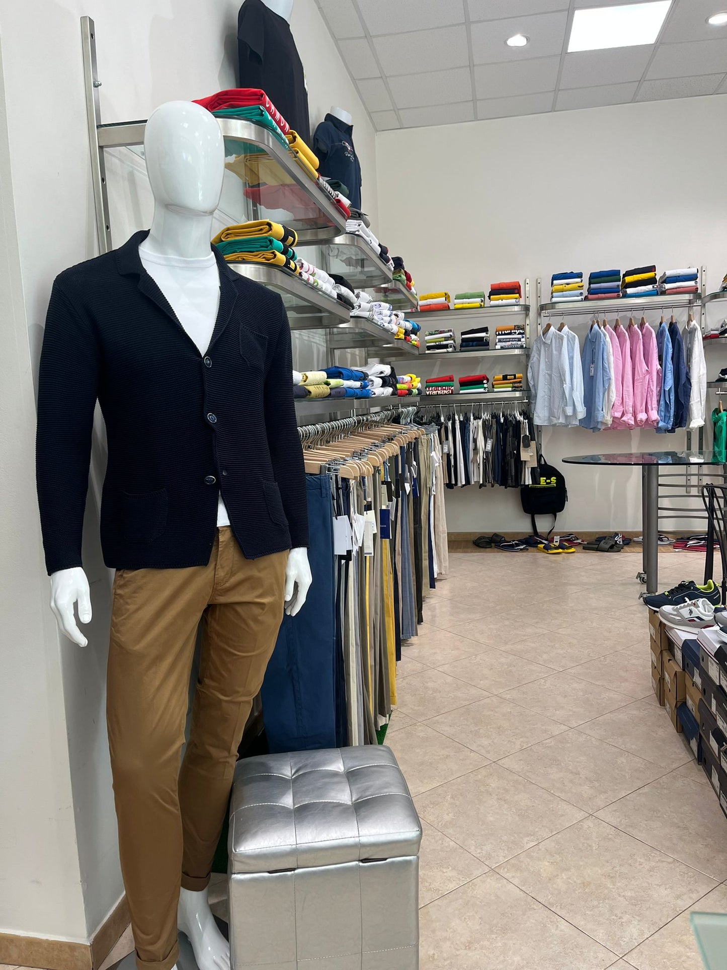 €16,42 al pezzo COLMAR, LIU-JO, ICON, ecc. stock abbigliamento e calzature uomo/donna 894 pezzi - P/E - RIF. TV6115