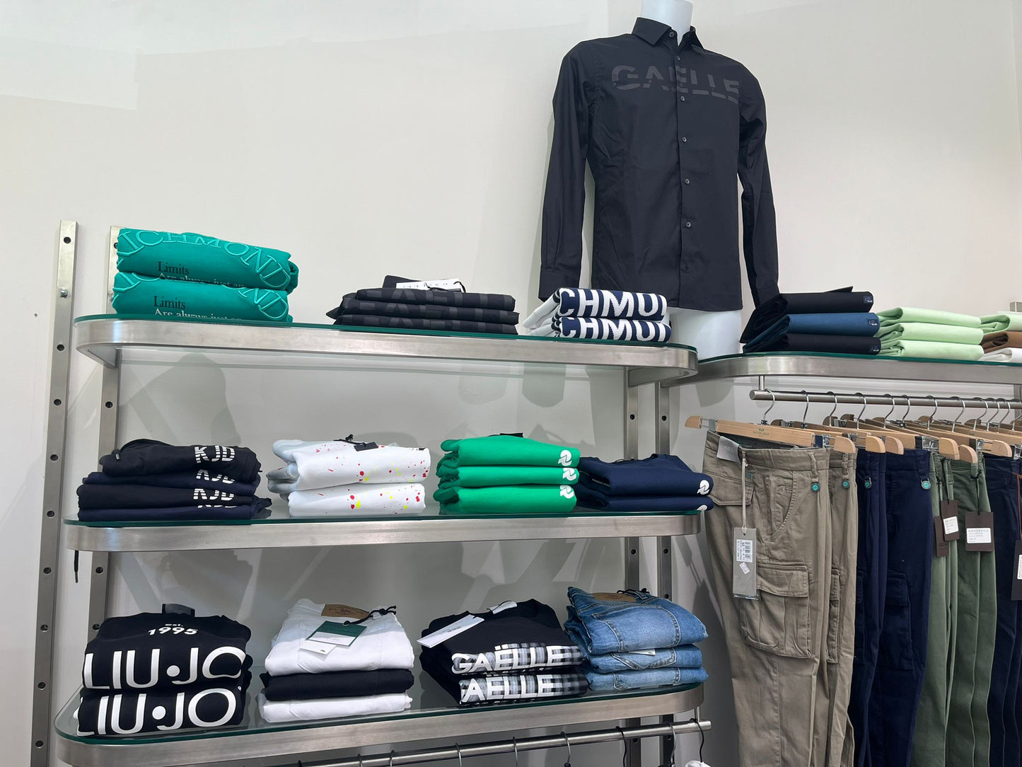 €16,42 al pezzo COLMAR, LIU-JO, ICON, ecc. stock abbigliamento e calzature uomo/donna 894 pezzi - P/E - RIF. TV6115