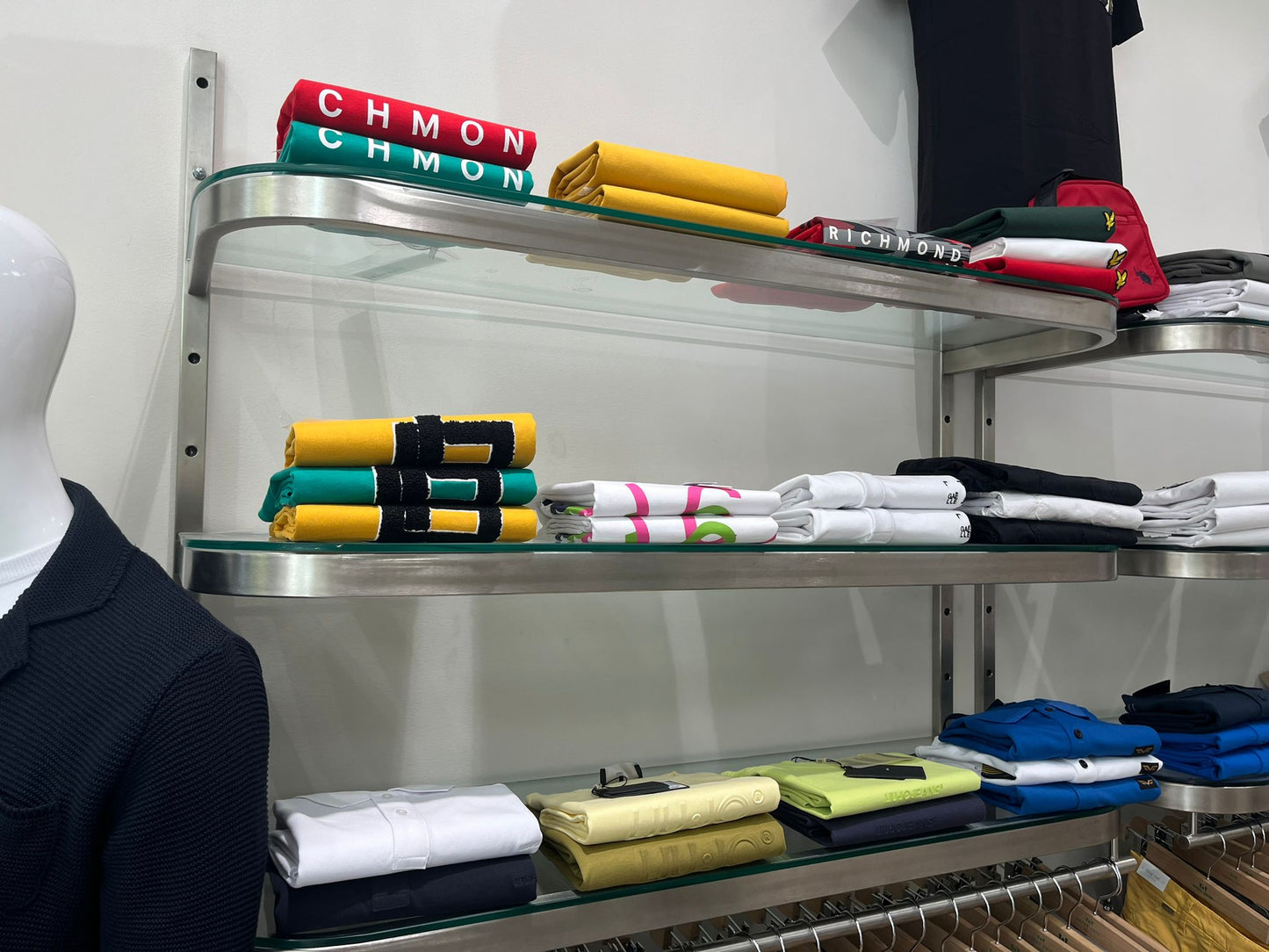 €16,42 al pezzo COLMAR, LIU-JO, ICON, ecc. stock abbigliamento e calzature uomo/donna 894 pezzi - P/E - RIF. TV6115