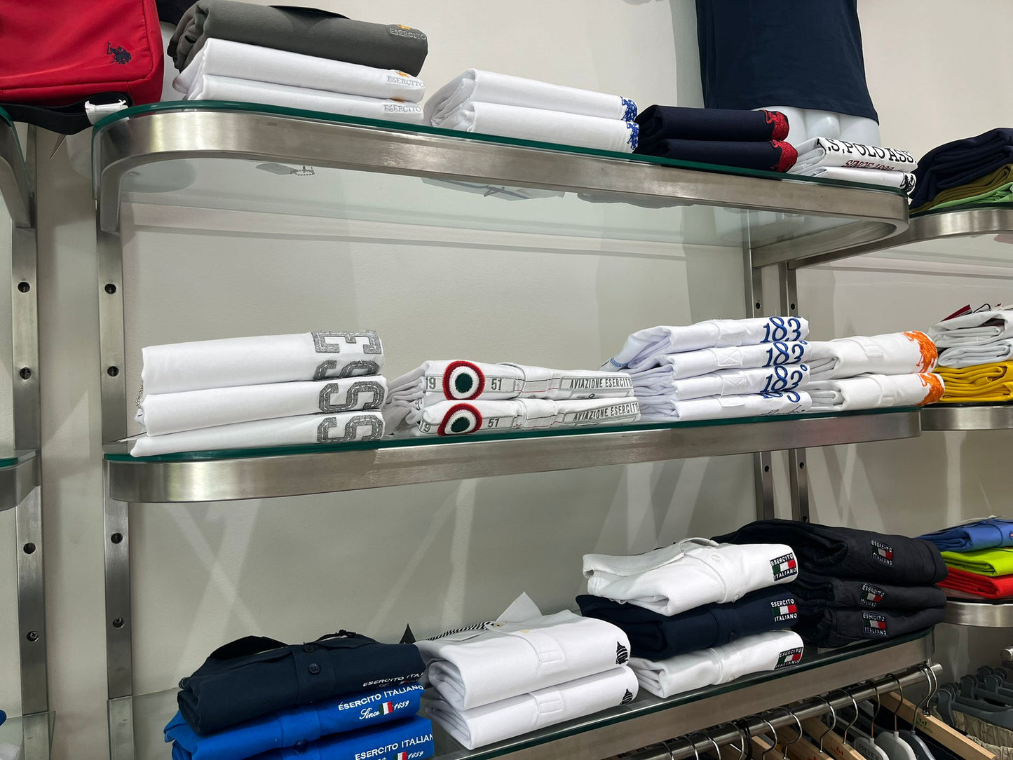 €16,42 al pezzo COLMAR, LIU-JO, ICON, ecc. stock abbigliamento e calzature uomo/donna 894 pezzi - P/E - RIF. TV6115
