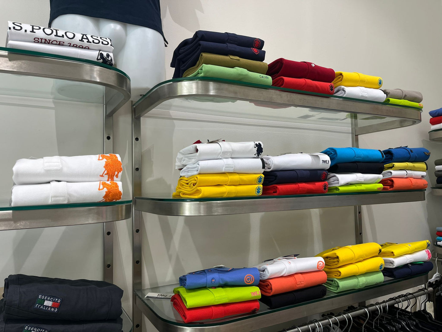 €16,42 al pezzo COLMAR, LIU-JO, ICON, ecc. stock abbigliamento e calzature uomo/donna 894 pezzi - P/E - RIF. TV6115