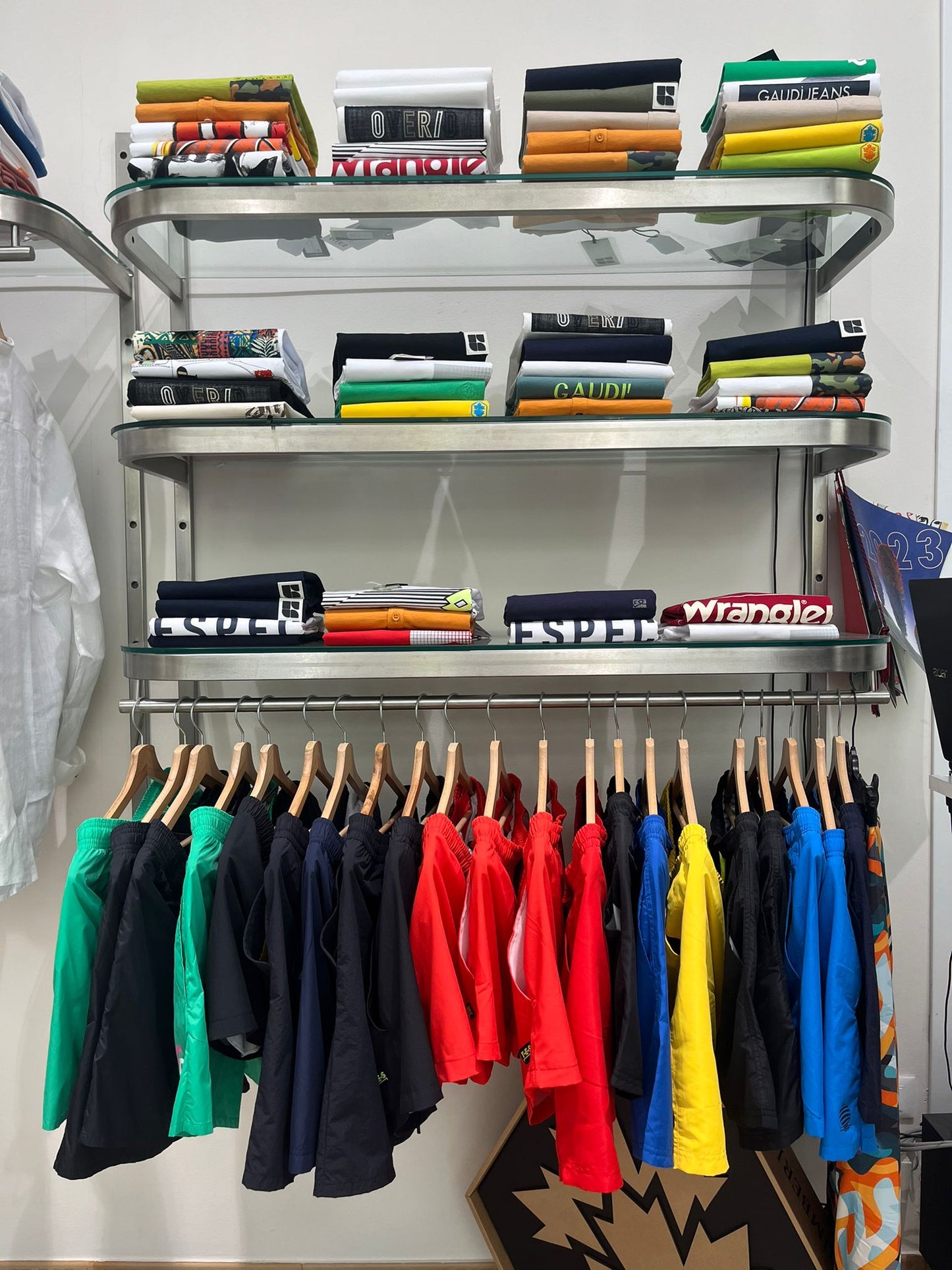 €16,42 al pezzo COLMAR, LIU-JO, ICON, ecc. stock abbigliamento e calzature uomo/donna 894 pezzi - P/E - RIF. TV6115