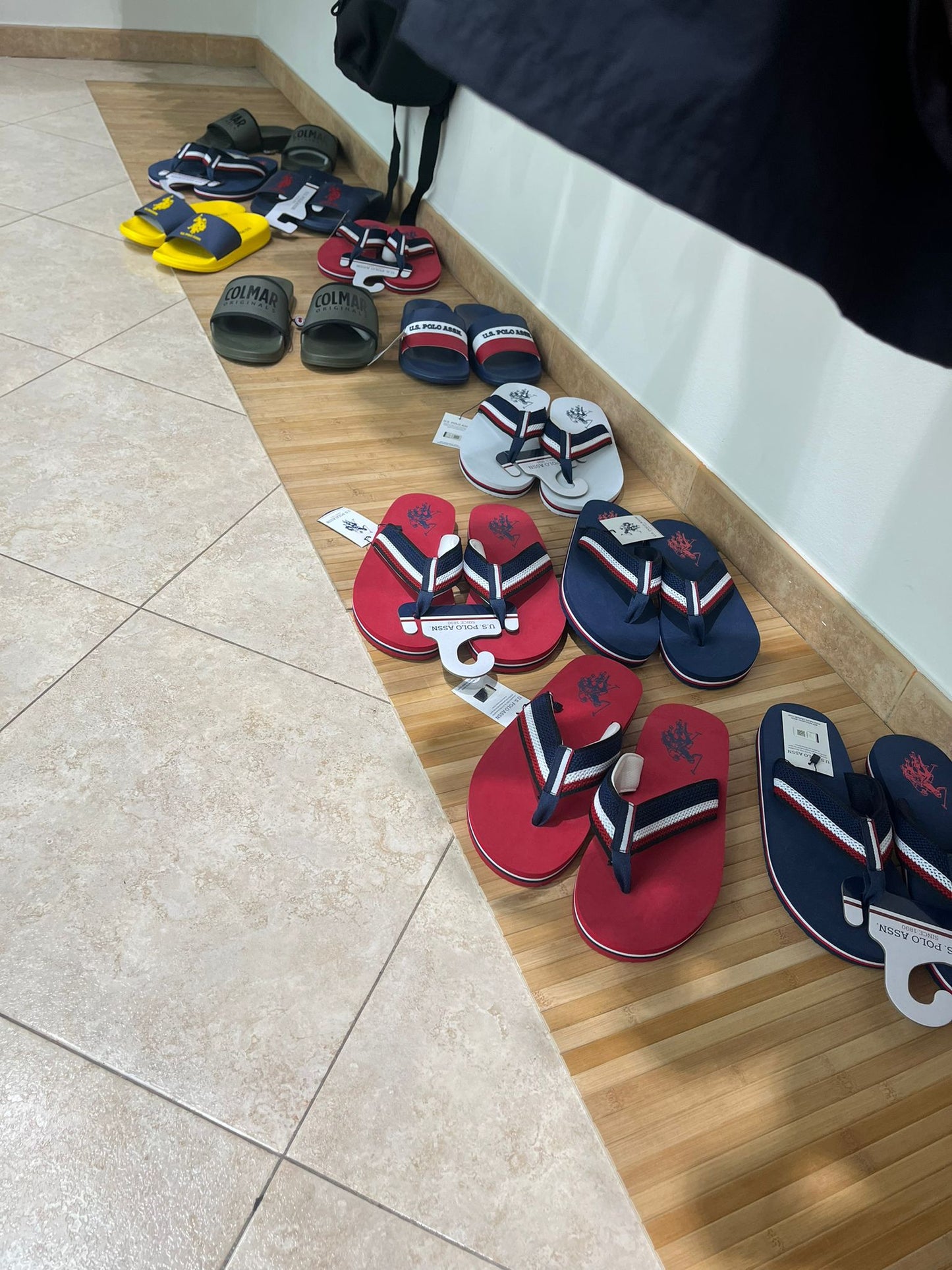 €16,42 al pezzo COLMAR, LIU-JO, ICON, ecc. stock abbigliamento e calzature uomo/donna 894 pezzi - P/E - RIF. TV6115