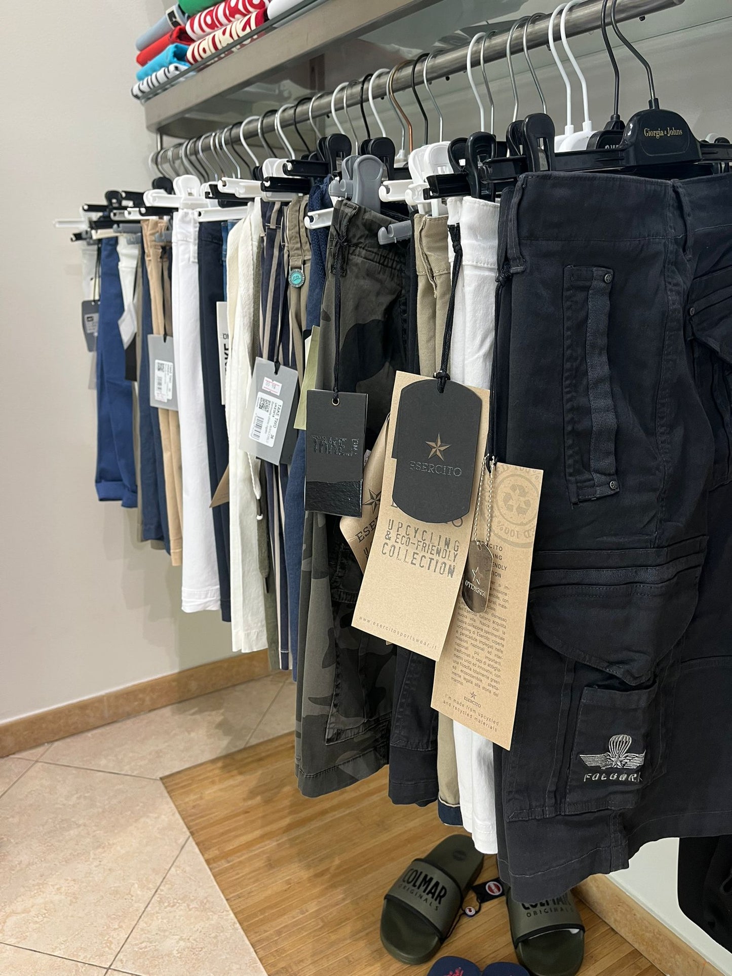 €16,42 al pezzo COLMAR, LIU-JO, ICON, ecc. stock abbigliamento e calzature uomo/donna 894 pezzi - P/E - RIF. TV6115
