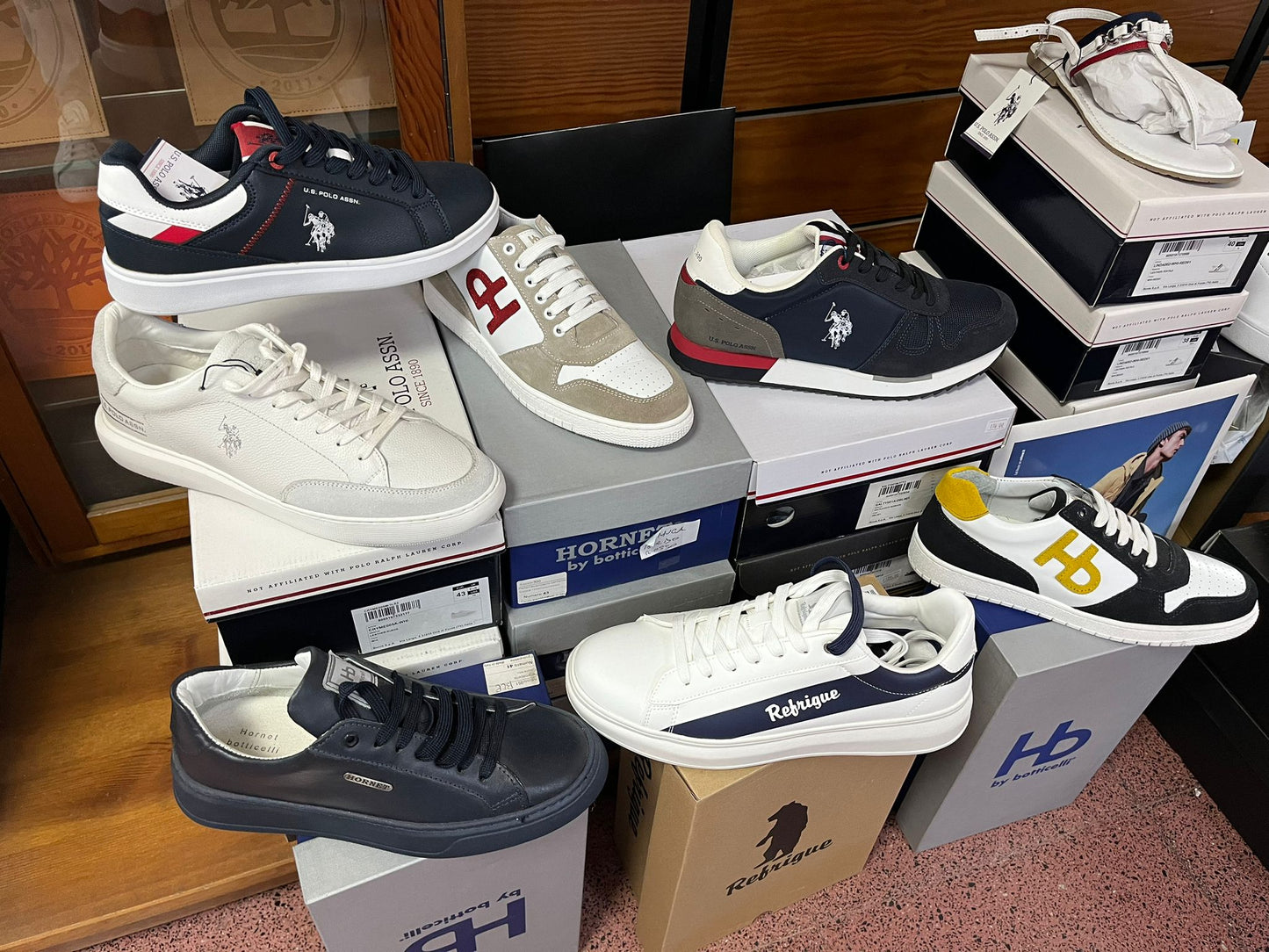 €16,42 al pezzo COLMAR, LIU-JO, ICON, ecc. stock abbigliamento e calzature uomo/donna 894 pezzi - P/E - RIF. TV6115
