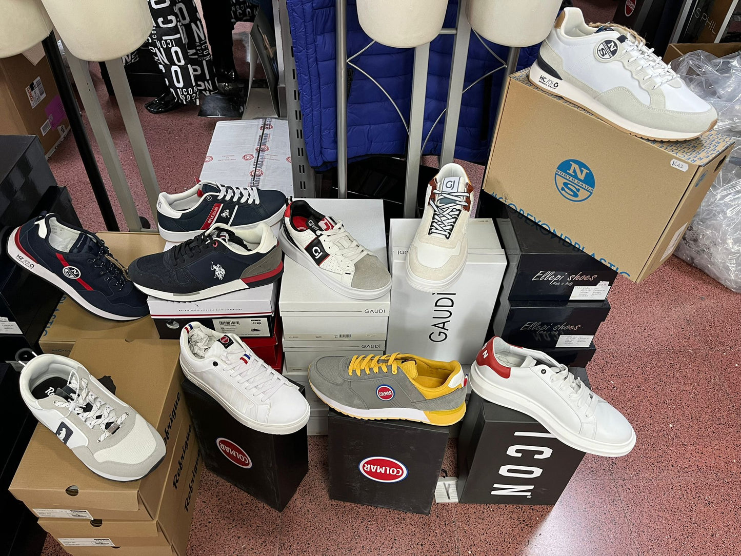 €16,42 al pezzo COLMAR, LIU-JO, ICON, ecc. stock abbigliamento e calzature uomo/donna 894 pezzi - P/E - RIF. TV6115