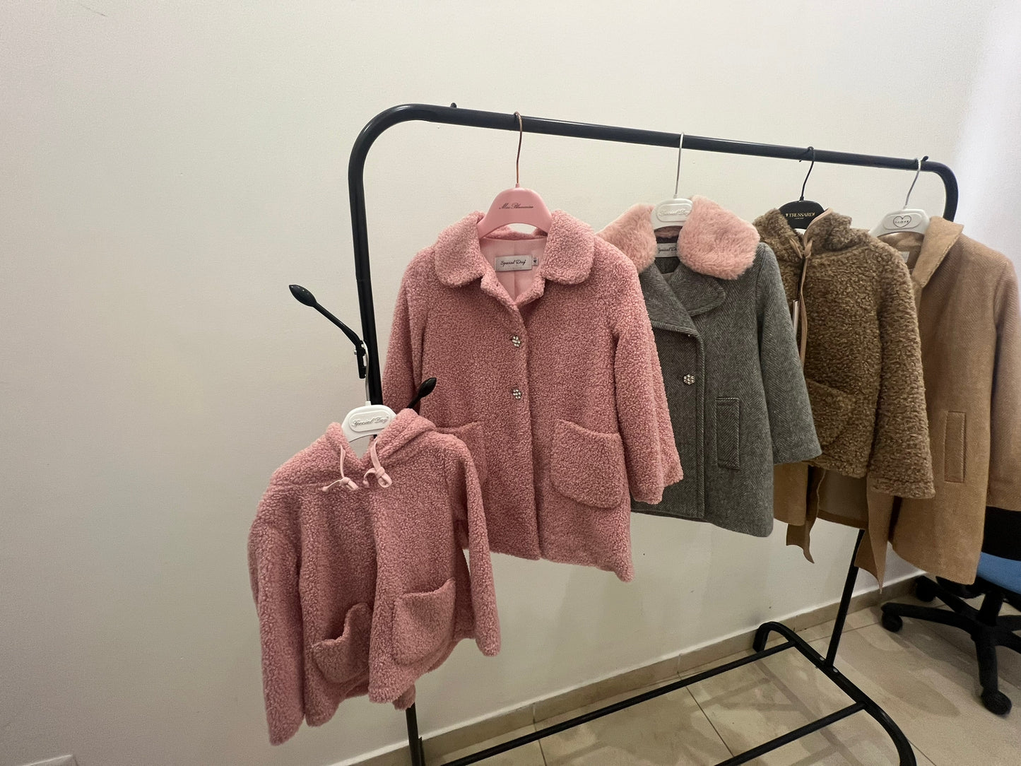 €12,00 al pezzo LIUJO, T.LOVE, ARTIGLI stock abbigliamento bambina 287 pezzi - A/I - RIF. TV5979
