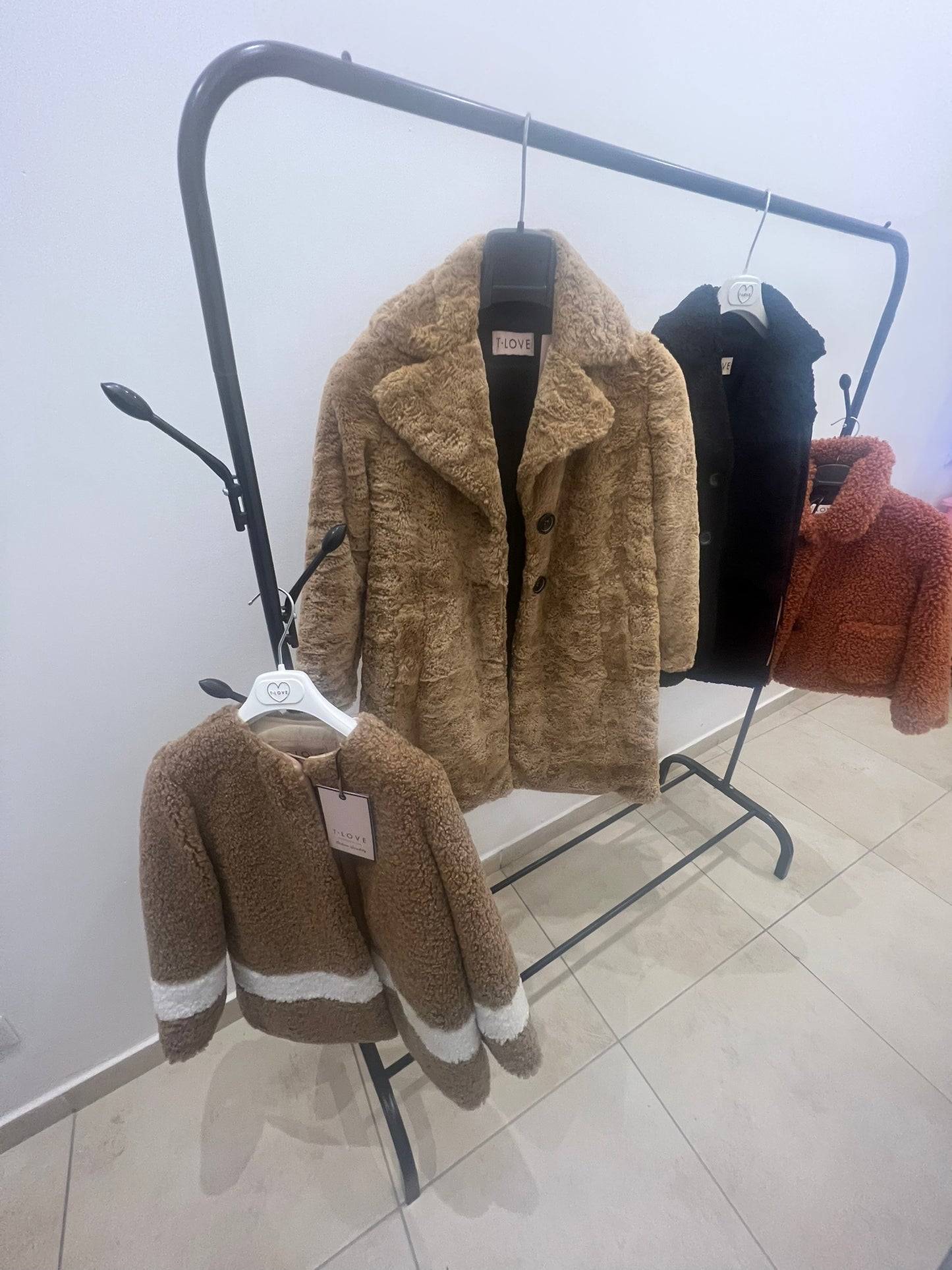 €12,00 al pezzo LIUJO, T.LOVE, ARTIGLI stock abbigliamento bambina 287 pezzi - A/I - RIF. TV5979