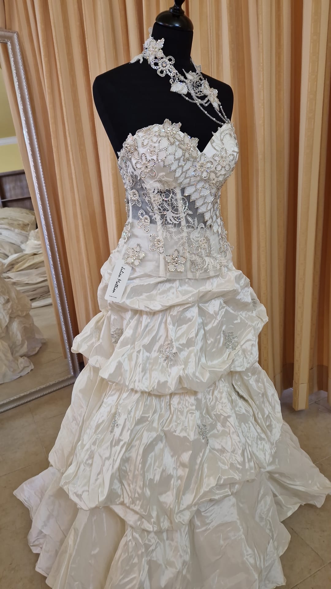 €52.00 per piece NICOLE, AZZURRA, VINNI, MAGGIE, SOTTERRO, TOMMASO STRANGIS, ALBERTO CARLOS etc. stock formal wear for women, men and children 165 pieces - REF. TV5978