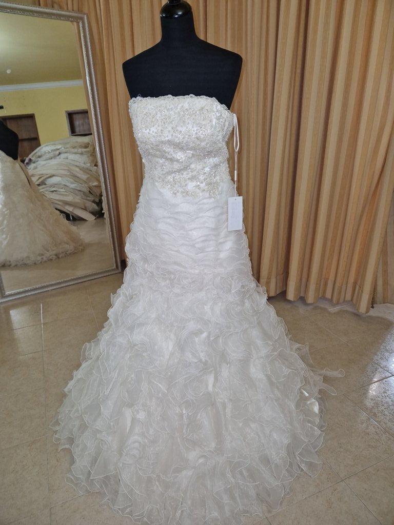 €52.00 per piece NICOLE, AZZURRA, VINNI, MAGGIE, SOTTERRO, TOMMASO STRANGIS, ALBERTO CARLOS etc. stock formal wear for women, men and children 165 pieces - REF. TV5978