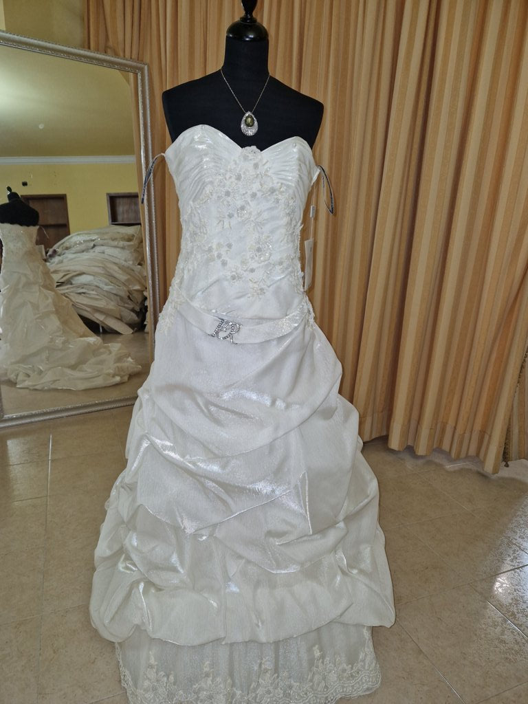 €52.00 per piece NICOLE, AZZURRA, VINNI, MAGGIE, SOTTERRO, TOMMASO STRANGIS, ALBERTO CARLOS etc. stock formal wear for women, men and children 165 pieces - REF. TV5978