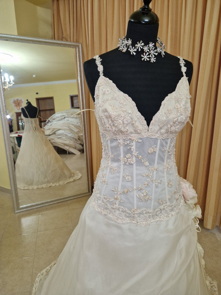 €52.00 per piece NICOLE, AZZURRA, VINNI, MAGGIE, SOTTERRO, TOMMASO STRANGIS, ALBERTO CARLOS etc. stock formal wear for women, men and children 165 pieces - REF. TV5978