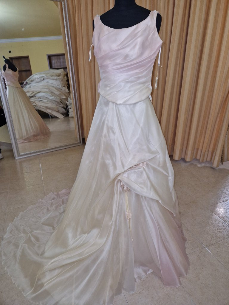 €52.00 per piece NICOLE, AZZURRA, VINNI, MAGGIE, SOTTERRO, TOMMASO STRANGIS, ALBERTO CARLOS etc. stock formal wear for women, men and children 165 pieces - REF. TV5978