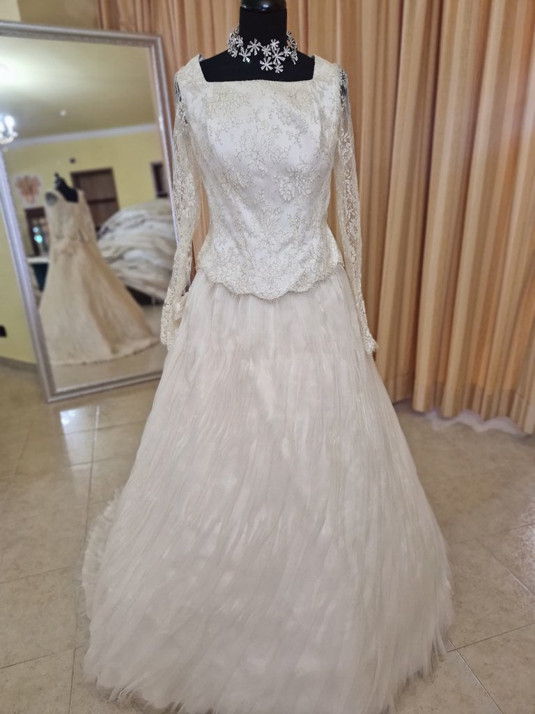 €52.00 per piece NICOLE, AZZURRA, VINNI, MAGGIE, SOTTERRO, TOMMASO STRANGIS, ALBERTO CARLOS etc. stock formal wear for women, men and children 165 pieces - REF. TV5978