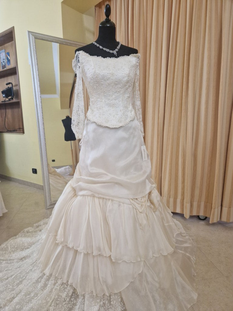 €52.00 per piece NICOLE, AZZURRA, VINNI, MAGGIE, SOTTERRO, TOMMASO STRANGIS, ALBERTO CARLOS etc. stock formal wear for women, men and children 165 pieces - REF. TV5978