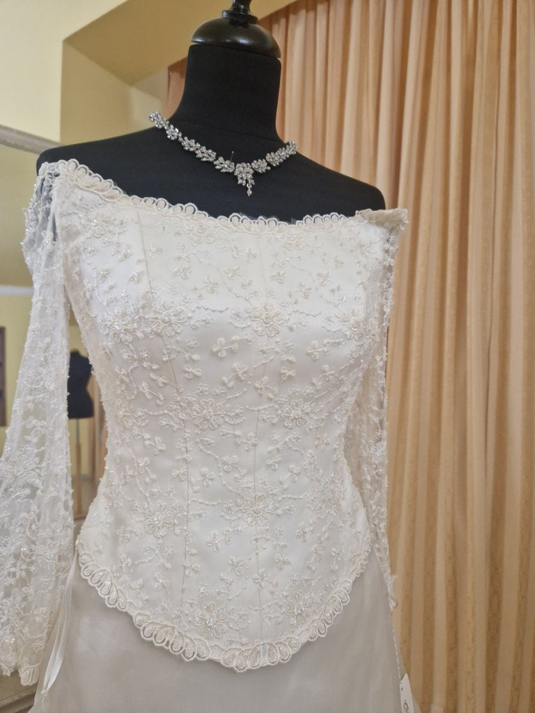 €52.00 per piece NICOLE, AZZURRA, VINNI, MAGGIE, SOTTERRO, TOMMASO STRANGIS, ALBERTO CARLOS etc. stock formal wear for women, men and children 165 pieces - REF. TV5978