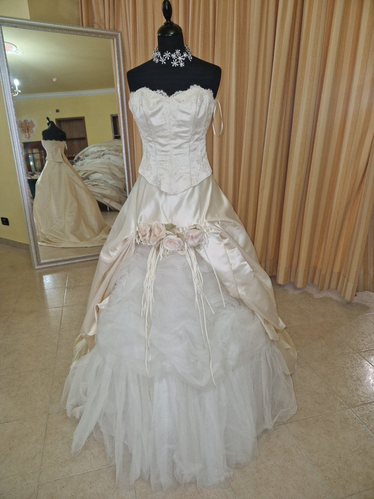 €52.00 per piece NICOLE, AZZURRA, VINNI, MAGGIE, SOTTERRO, TOMMASO STRANGIS, ALBERTO CARLOS etc. stock formal wear for women, men and children 165 pieces - REF. TV5978