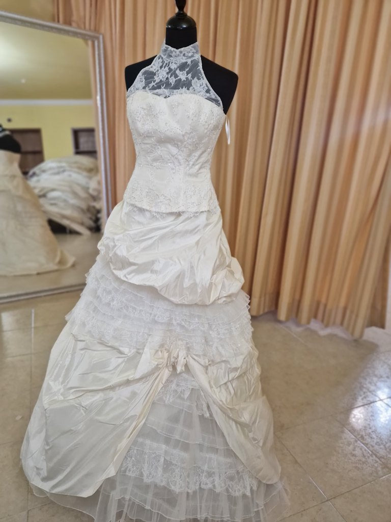 €52.00 per piece NICOLE, AZZURRA, VINNI, MAGGIE, SOTTERRO, TOMMASO STRANGIS, ALBERTO CARLOS etc. stock formal wear for women, men and children 165 pieces - REF. TV5978