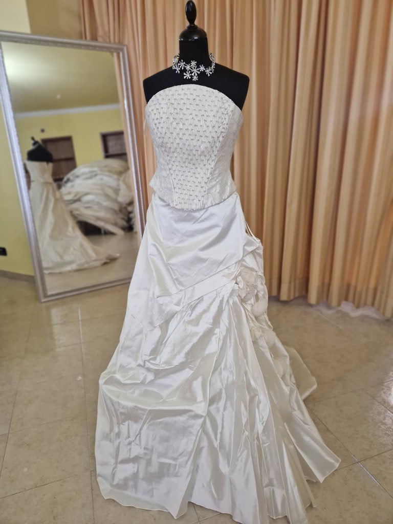 €52.00 per piece NICOLE, AZZURRA, VINNI, MAGGIE, SOTTERRO, TOMMASO STRANGIS, ALBERTO CARLOS etc. stock formal wear for women, men and children 165 pieces - REF. TV5978