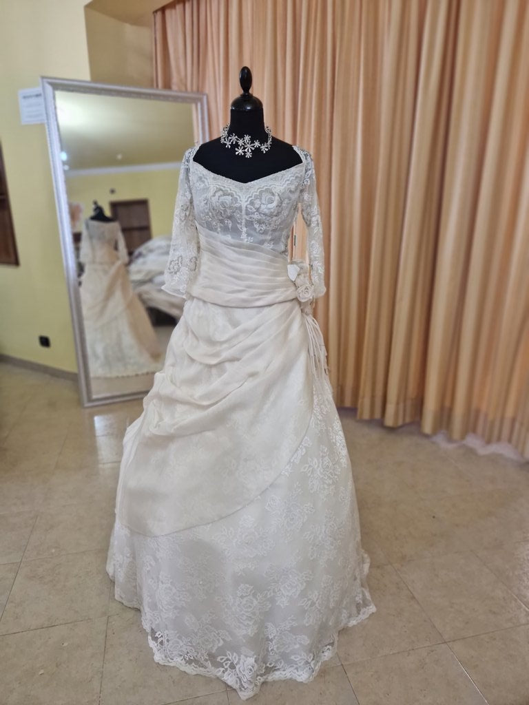 €52.00 per piece NICOLE, AZZURRA, VINNI, MAGGIE, SOTTERRO, TOMMASO STRANGIS, ALBERTO CARLOS etc. stock formal wear for women, men and children 165 pieces - REF. TV5978