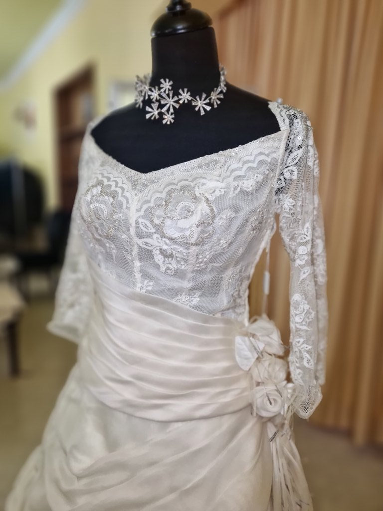€52.00 per piece NICOLE, AZZURRA, VINNI, MAGGIE, SOTTERRO, TOMMASO STRANGIS, ALBERTO CARLOS etc. stock formal wear for women, men and children 165 pieces - REF. TV5978